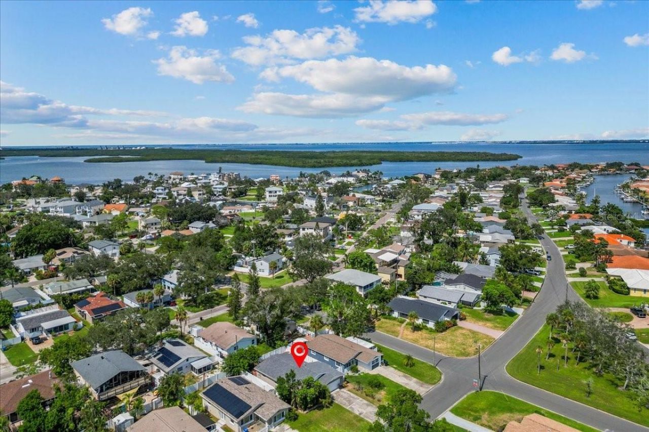 1889 Montana Avenue Ne, Saint Petersburg, FL 33703 Photo