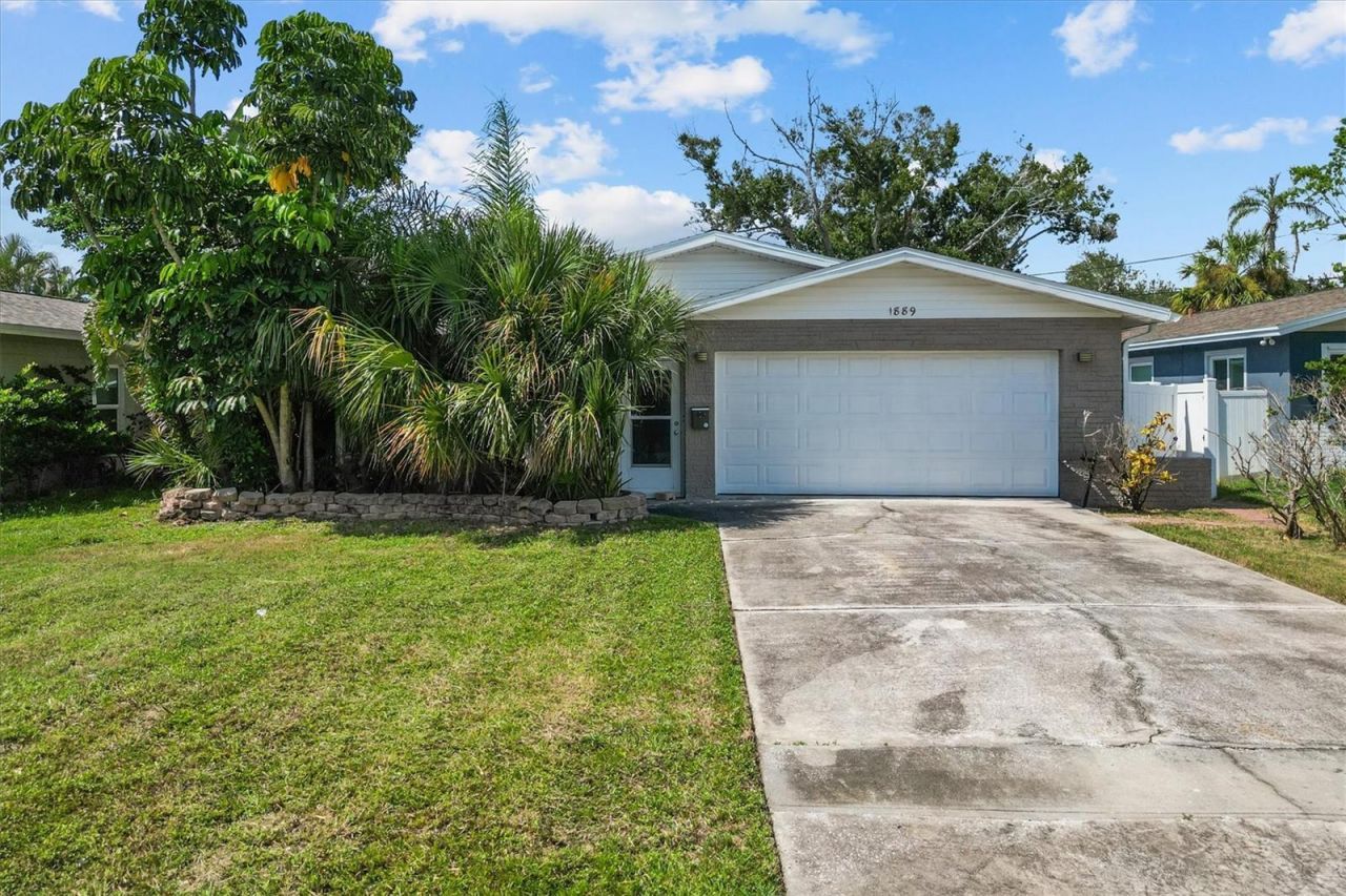 1889 Montana Avenue Ne, Saint Petersburg, FL 33703 Photo