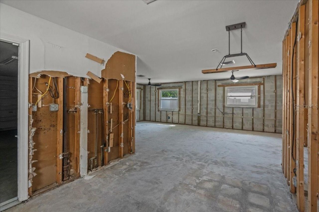 1889 Montana Avenue Ne, Saint Petersburg, FL 33703 Photo