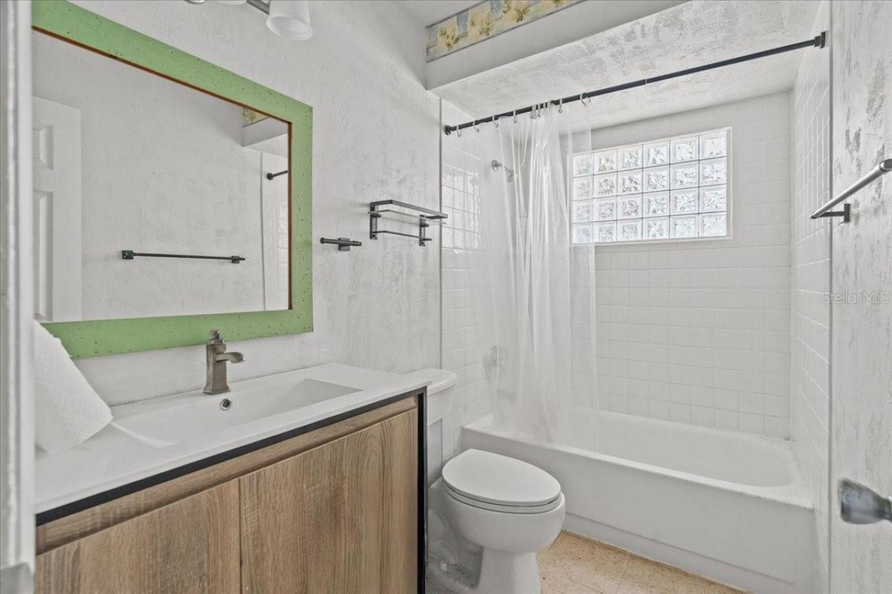 1889 Montana Avenue Ne, Saint Petersburg, FL 33703 Photo