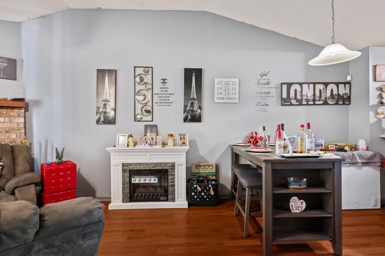 402 Miami Street Photo 5