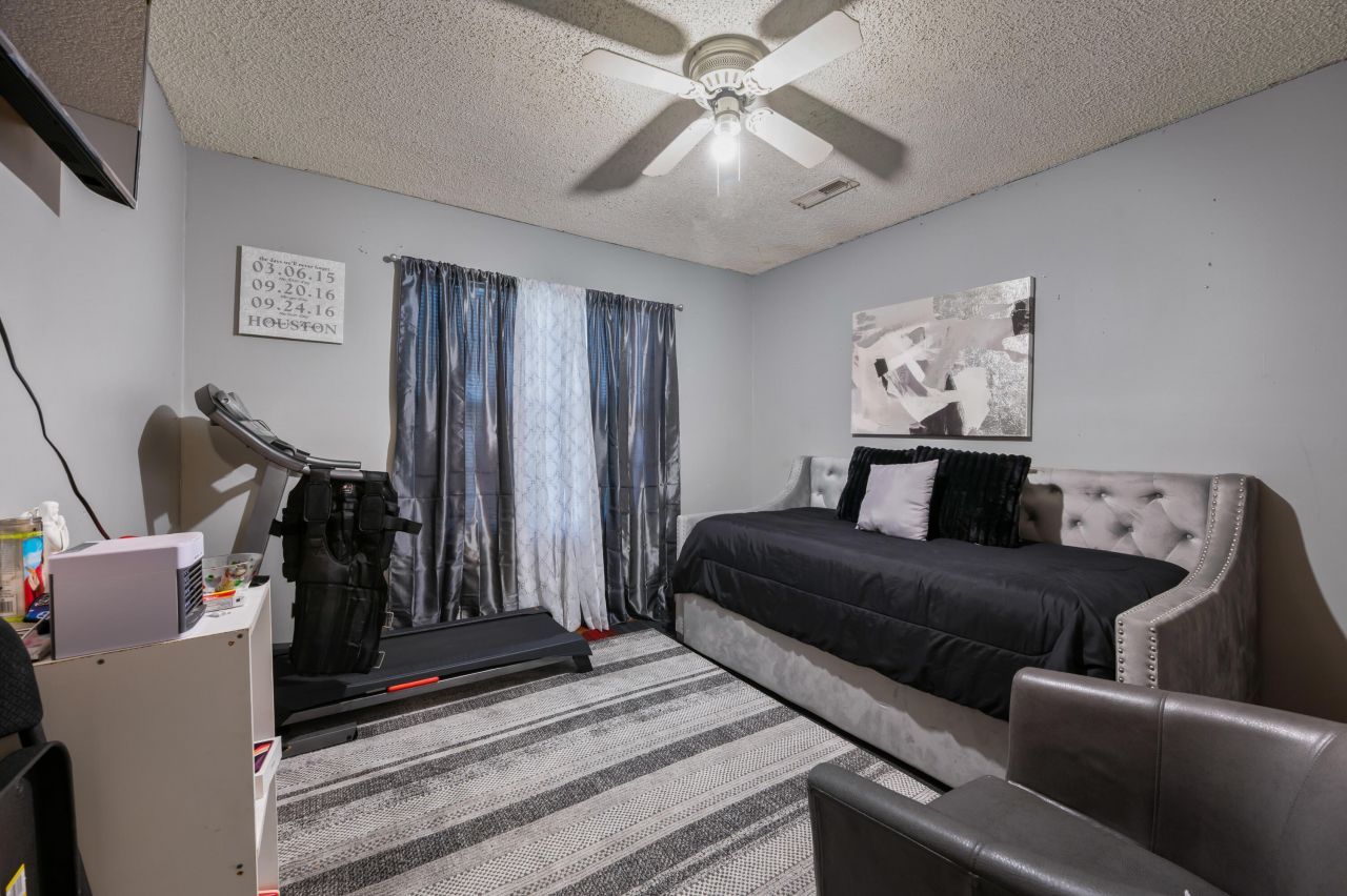 402 Miami Street Photo 8