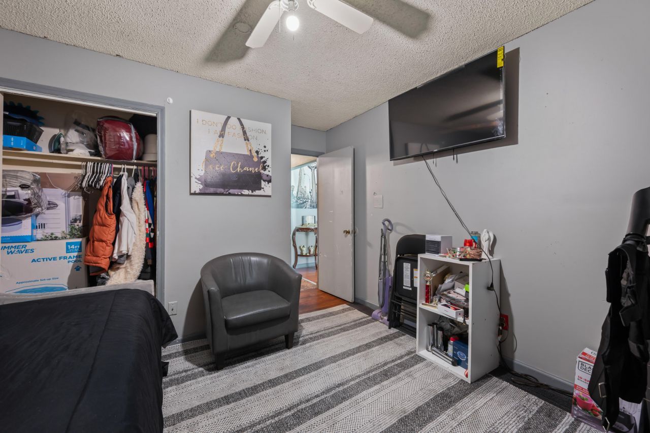 402 Miami Street Photo 9