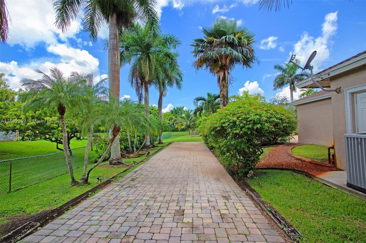 5911 SW 199th Ave, Pembroke Pines, FL 33332 Photo
