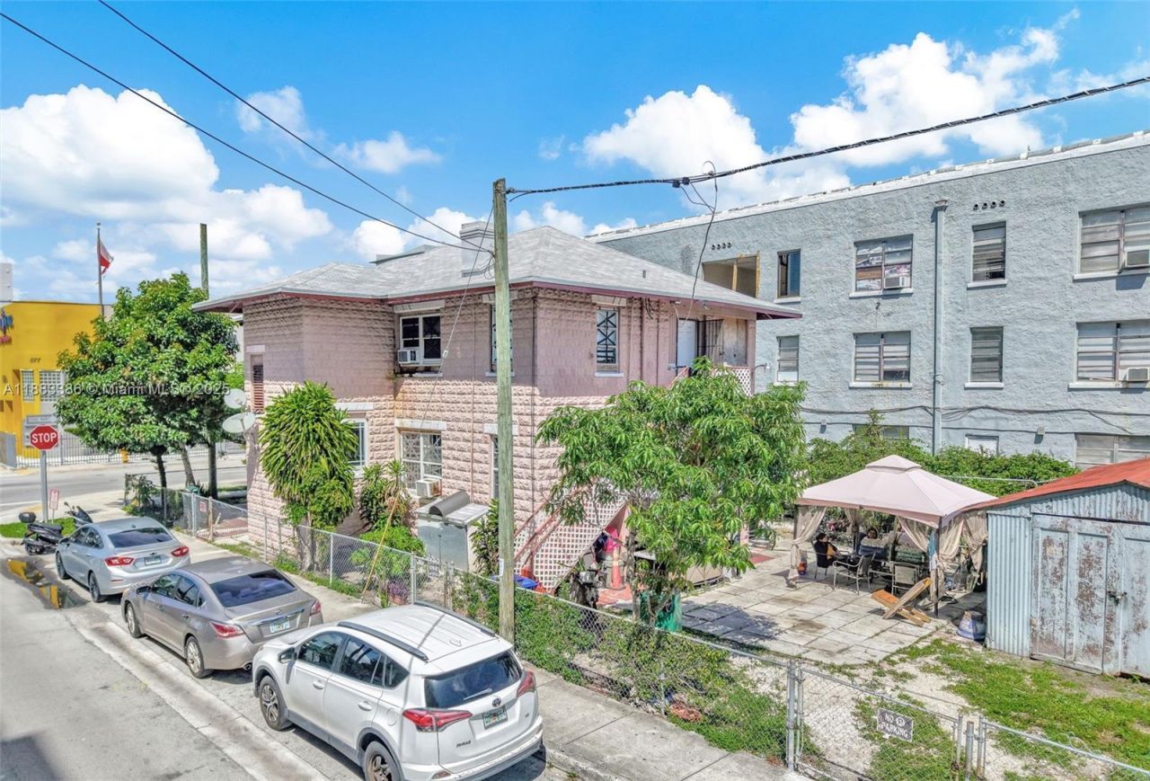 676 & 119 SW 1st St, Miami, FL 33130 Photo