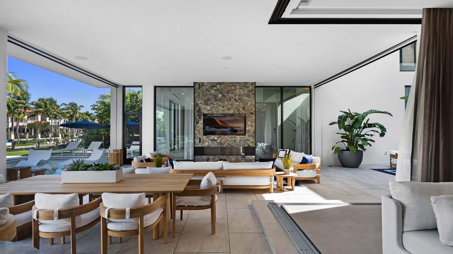 207 W Coconut Palm Road, Boca Raton, FL 33432 Photo