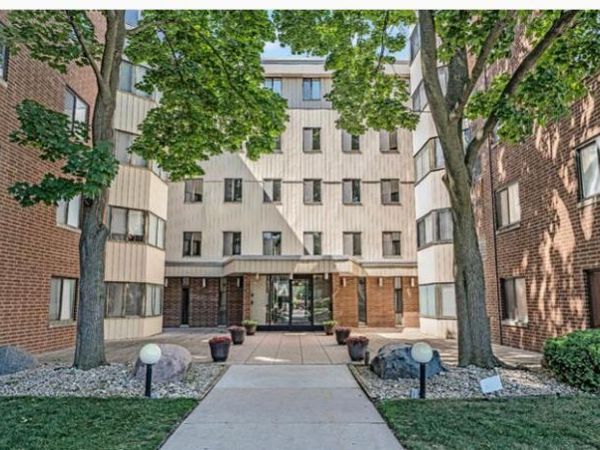 5500 Lincoln Avenue, Unit 109, Morton Grove, IL 60053