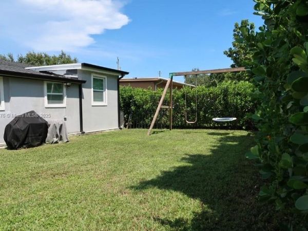 1336 NW 38th St, Unit 1, Miami, FL 33142