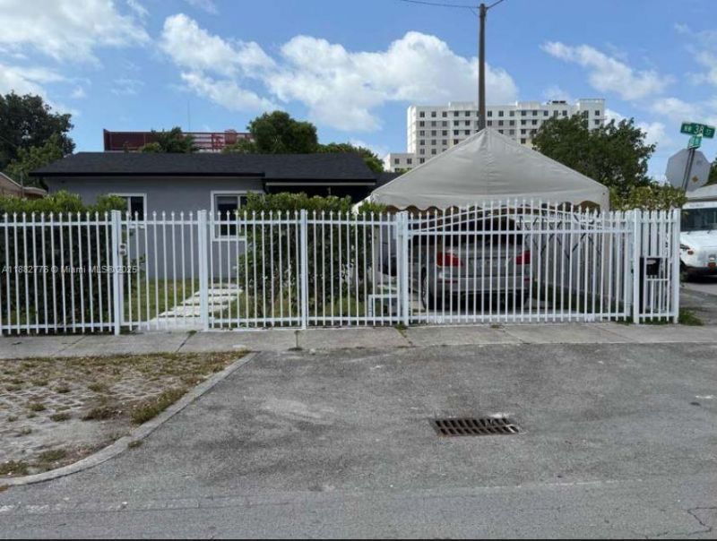 1336 NW 38th St, Unit 1, Miami, FL 33142 Photo