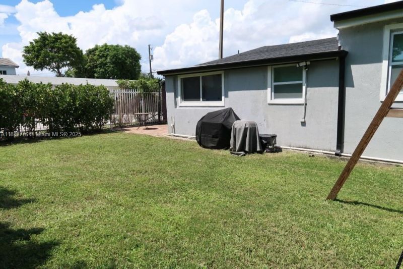 1336 NW 38th St, Unit 1, Miami, FL 33142 Photo