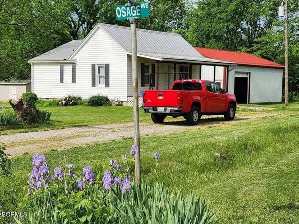 106 W BYRD STREET, Tipton, MO 65081