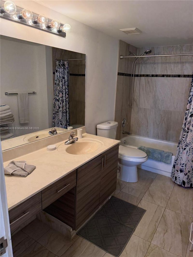 17801 N Bay Rd, Unit 505, Sunny Isles Beach, FL 33160 Photo