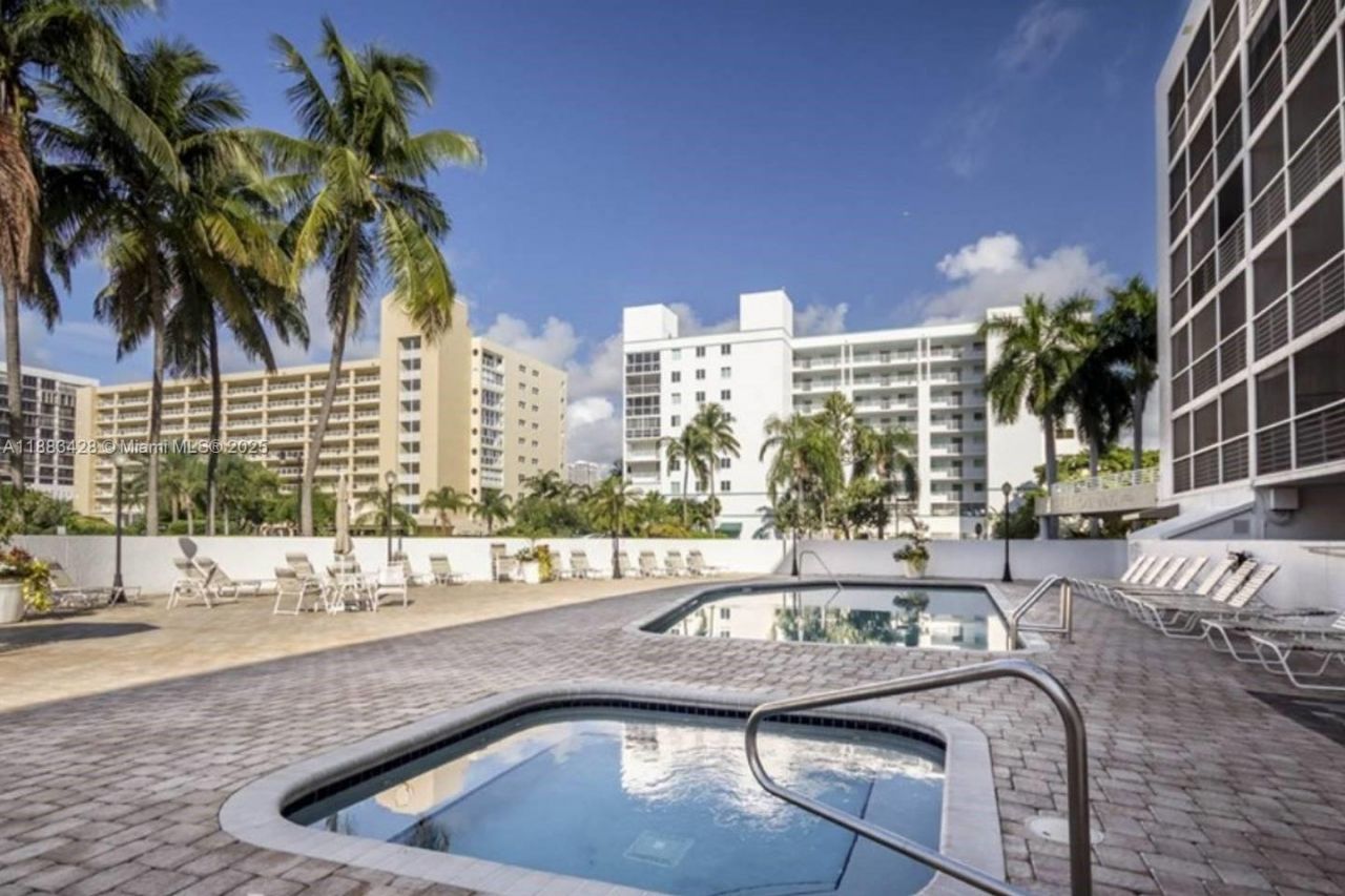 17801 N Bay Rd, Unit 505, Sunny Isles Beach, FL 33160 Photo