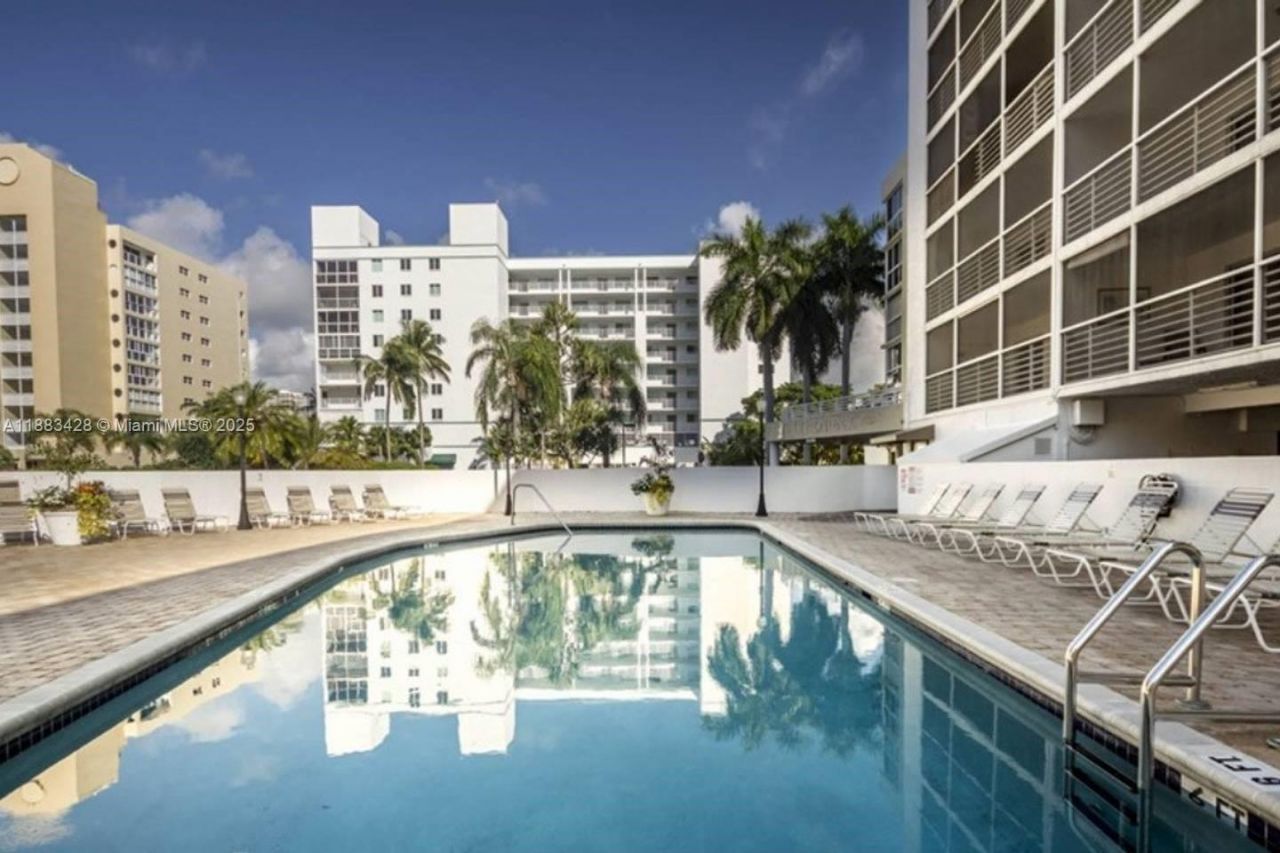 17801 N Bay Rd, Unit 505, Sunny Isles Beach, FL 33160 Photo