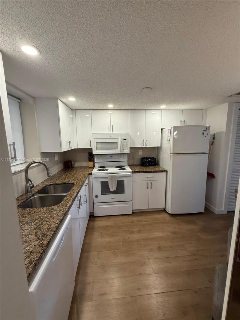 17801 N Bay Rd, Unit 505, Sunny Isles Beach, FL 33160 Photo