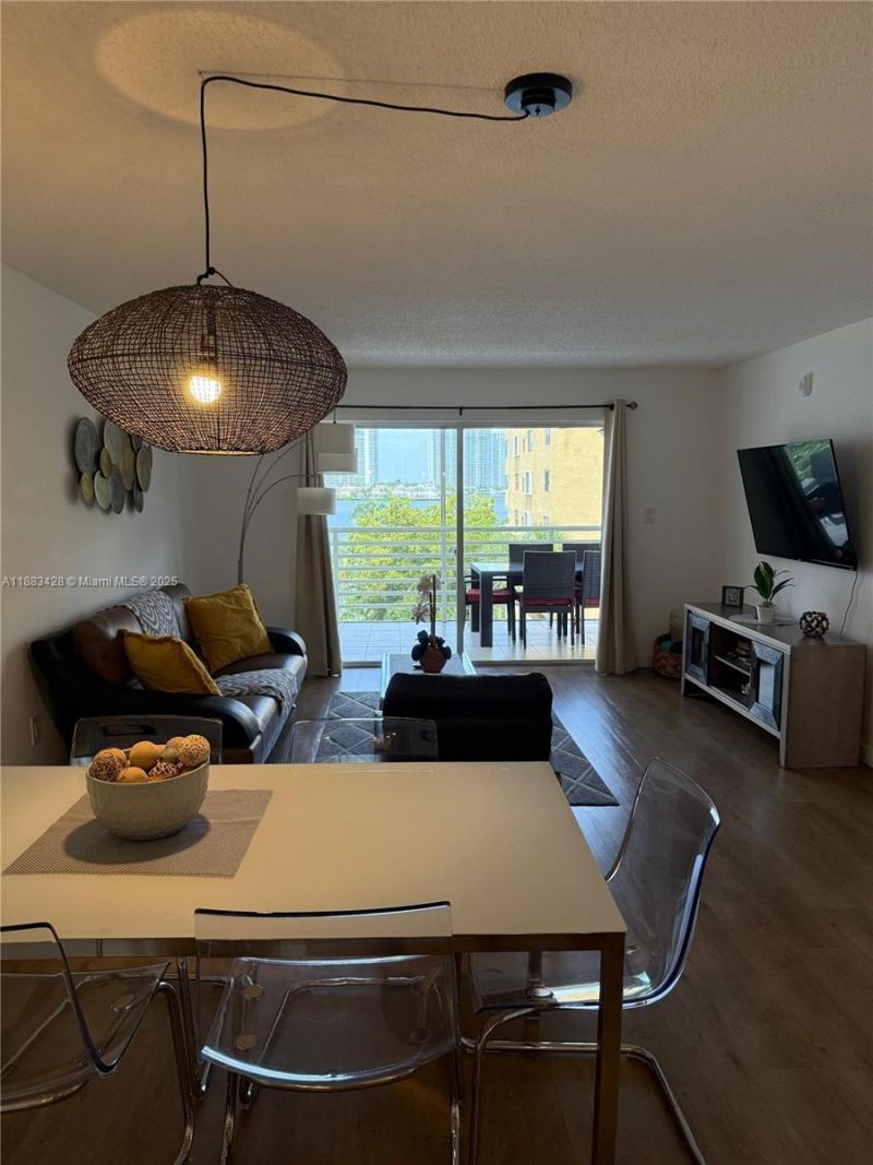 17801 N Bay Rd, Unit 505, Sunny Isles Beach, FL 33160 Photo