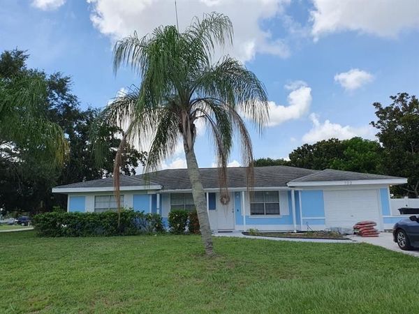 702 SW Belmont Cir, Port St Lucie, FL 34953