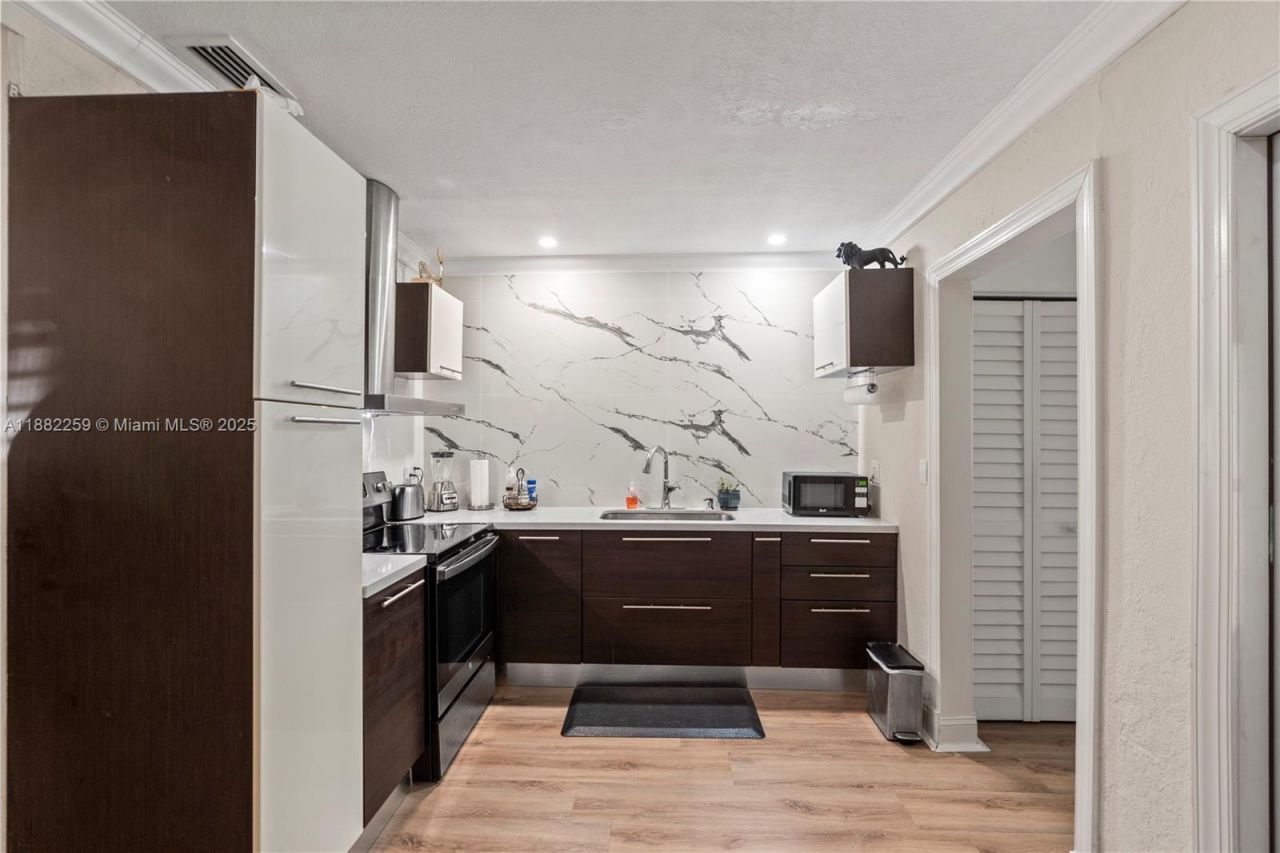 2530 SW 27th St, Miami, FL 33133 Photo