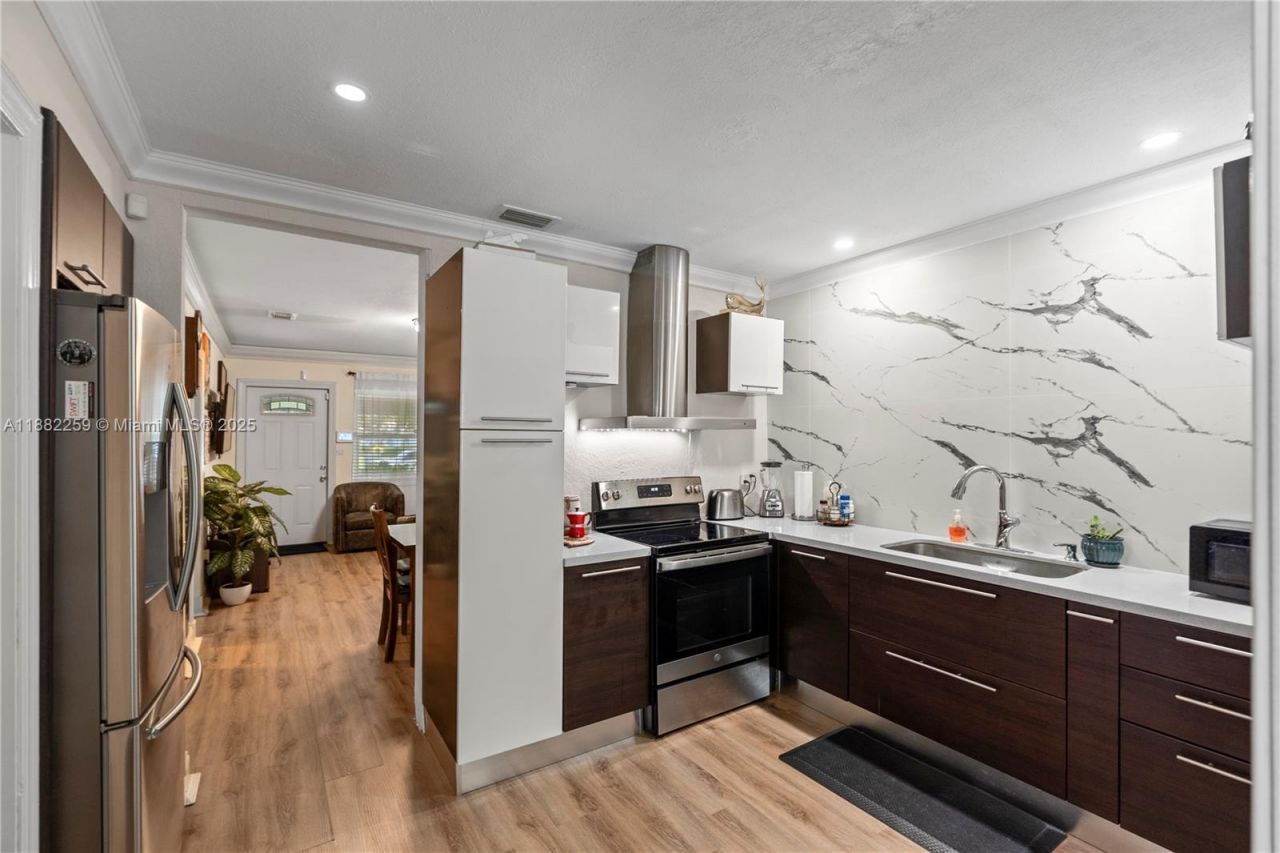 2530 SW 27th St, Miami, FL 33133 Photo