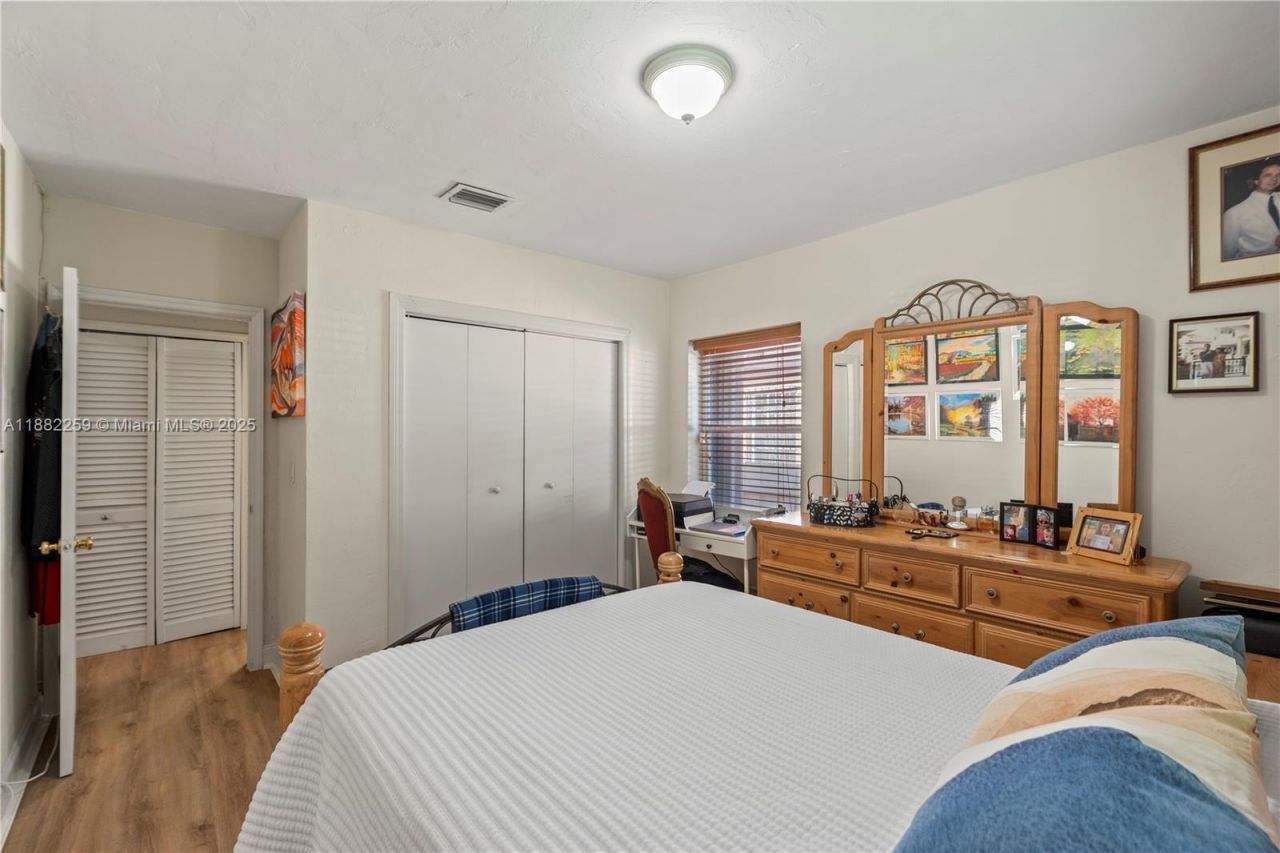 2530 SW 27th St, Miami, FL 33133 Photo