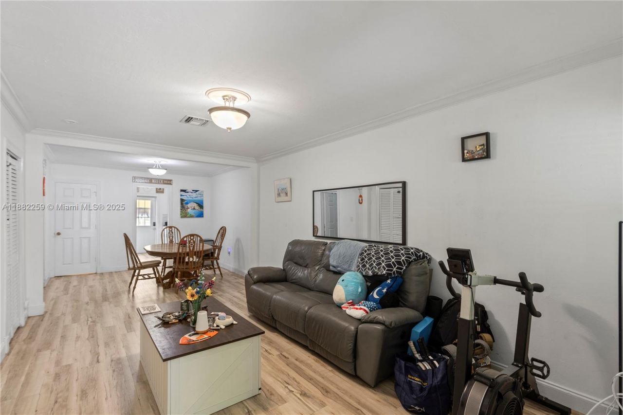 2530 SW 27th St, Miami, FL 33133 Photo