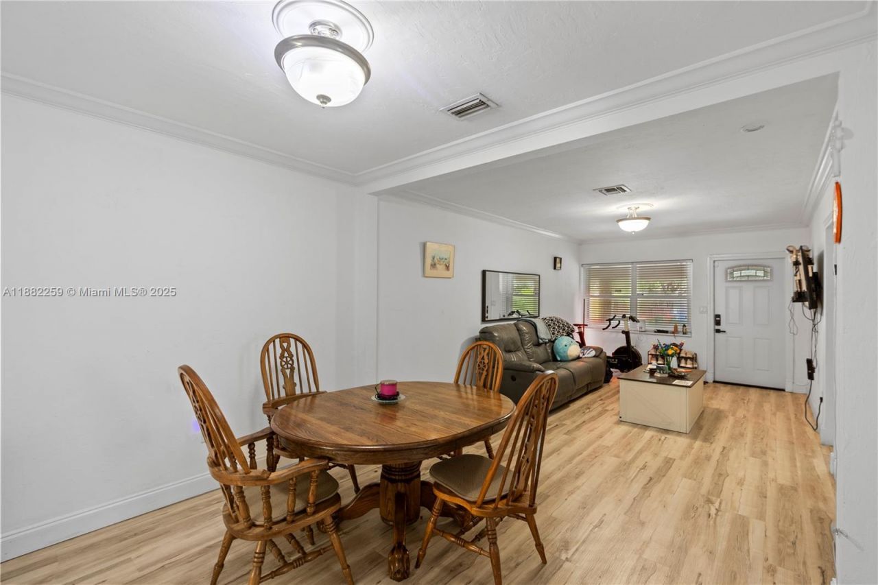 2530 SW 27th St, Miami, FL 33133 Photo