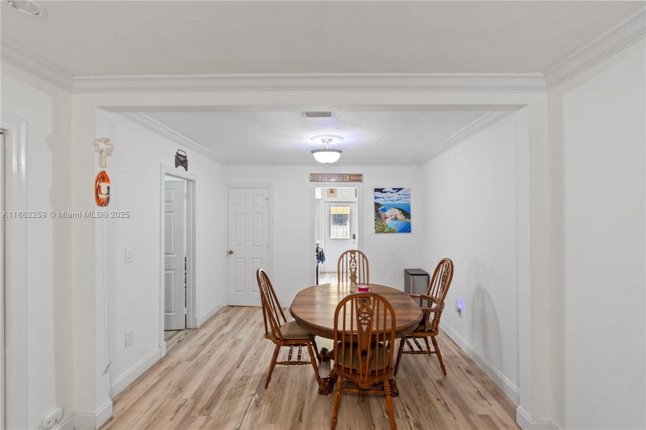 2530 SW 27th St, Miami, FL 33133 Photo