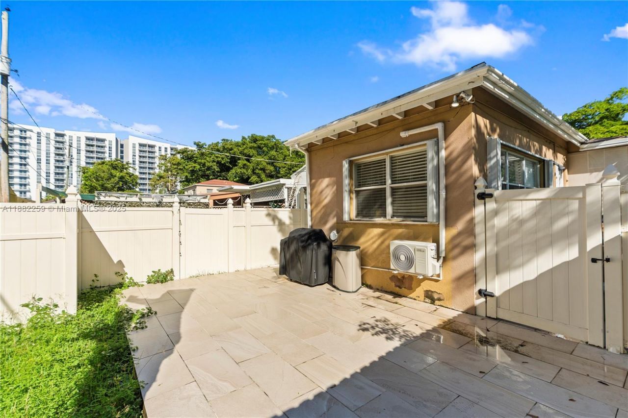 2530 SW 27th St, Miami, FL 33133 Photo