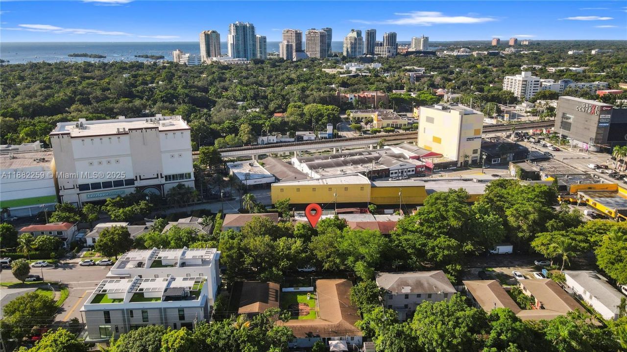 2530 SW 27th St, Miami, FL 33133 Photo