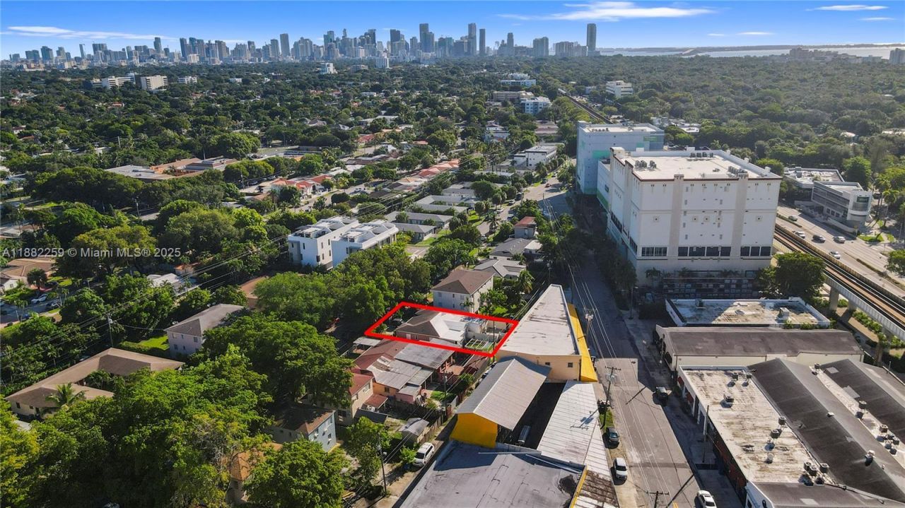 2530 SW 27th St, Miami, FL 33133 Photo