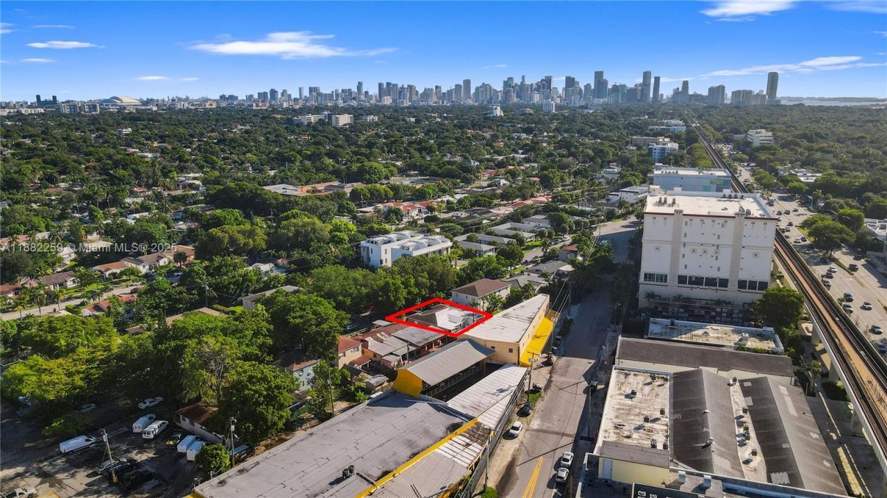 2530 SW 27th St, Miami, FL 33133 Photo