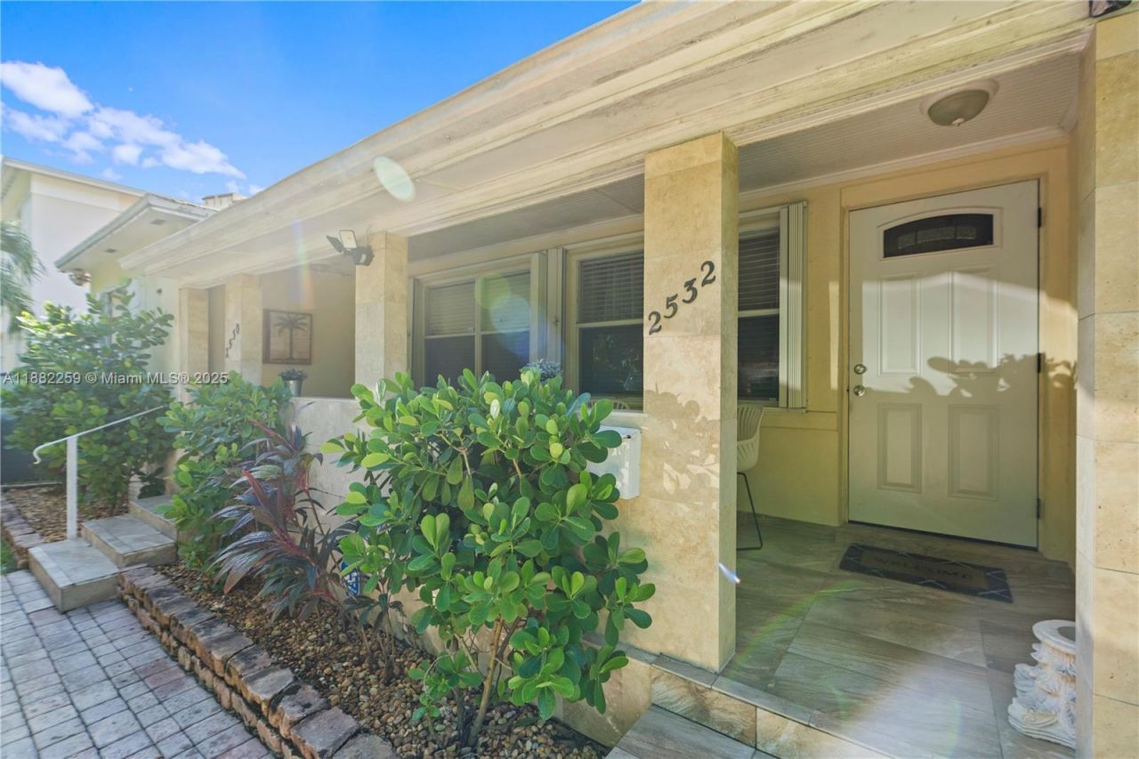 2530 SW 27th St, Miami, FL 33133 Photo