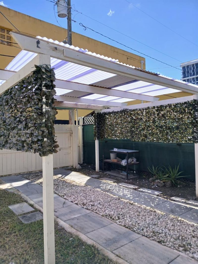 2530 SW 27th St, Miami, FL 33133 Photo