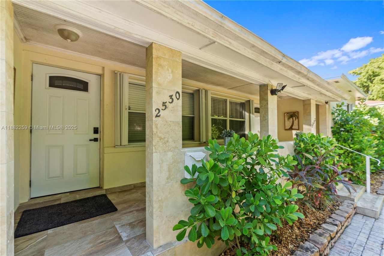 2530 SW 27th St, Miami, FL 33133 Photo