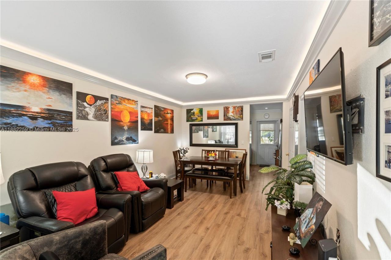 2530 SW 27th St, Miami, FL 33133 Photo