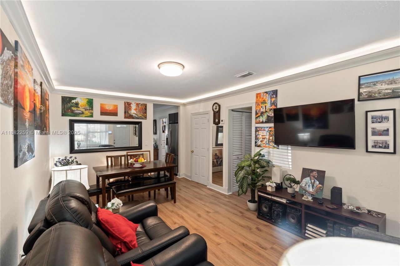 2530 SW 27th St, Miami, FL 33133 Photo