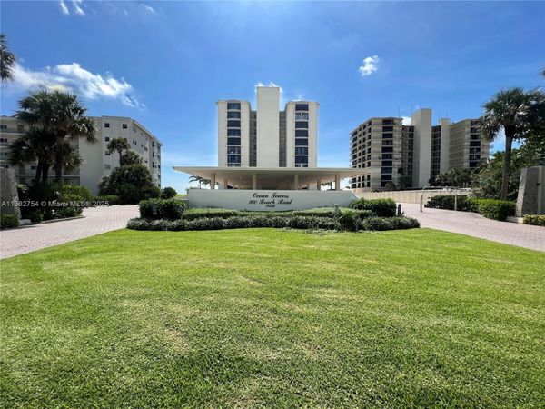 200 Beach Rd, Unit 202, Tequesta, FL 33469