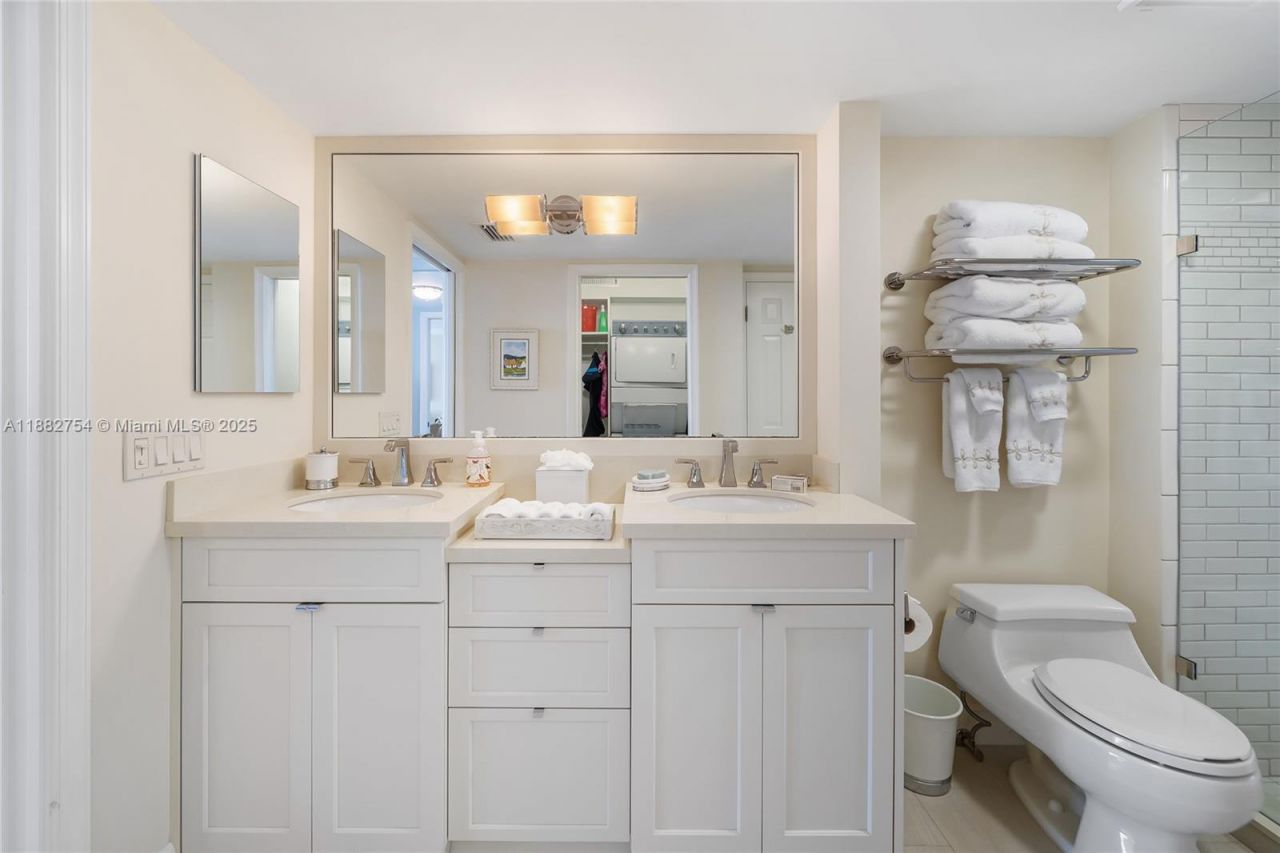 200 Beach Rd, Unit 202, Tequesta, FL 33469 Photo