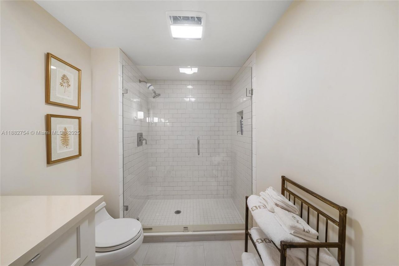 200 Beach Rd, Unit 202, Tequesta, FL 33469 Photo