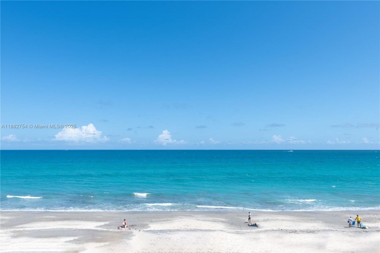 200 Beach Rd, Unit 202, Tequesta, FL 33469 Photo