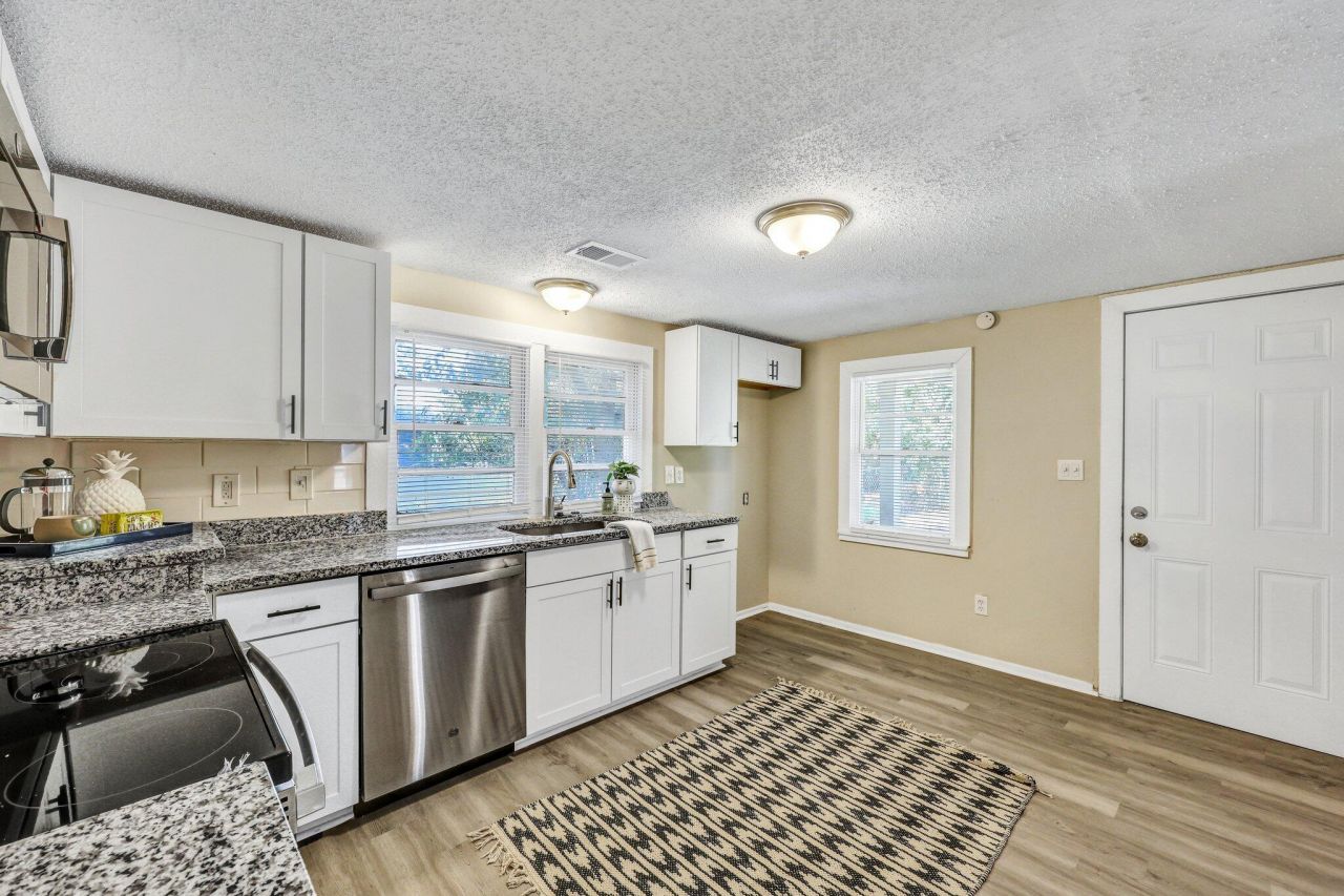 2016 Echo Avenue Photo 10