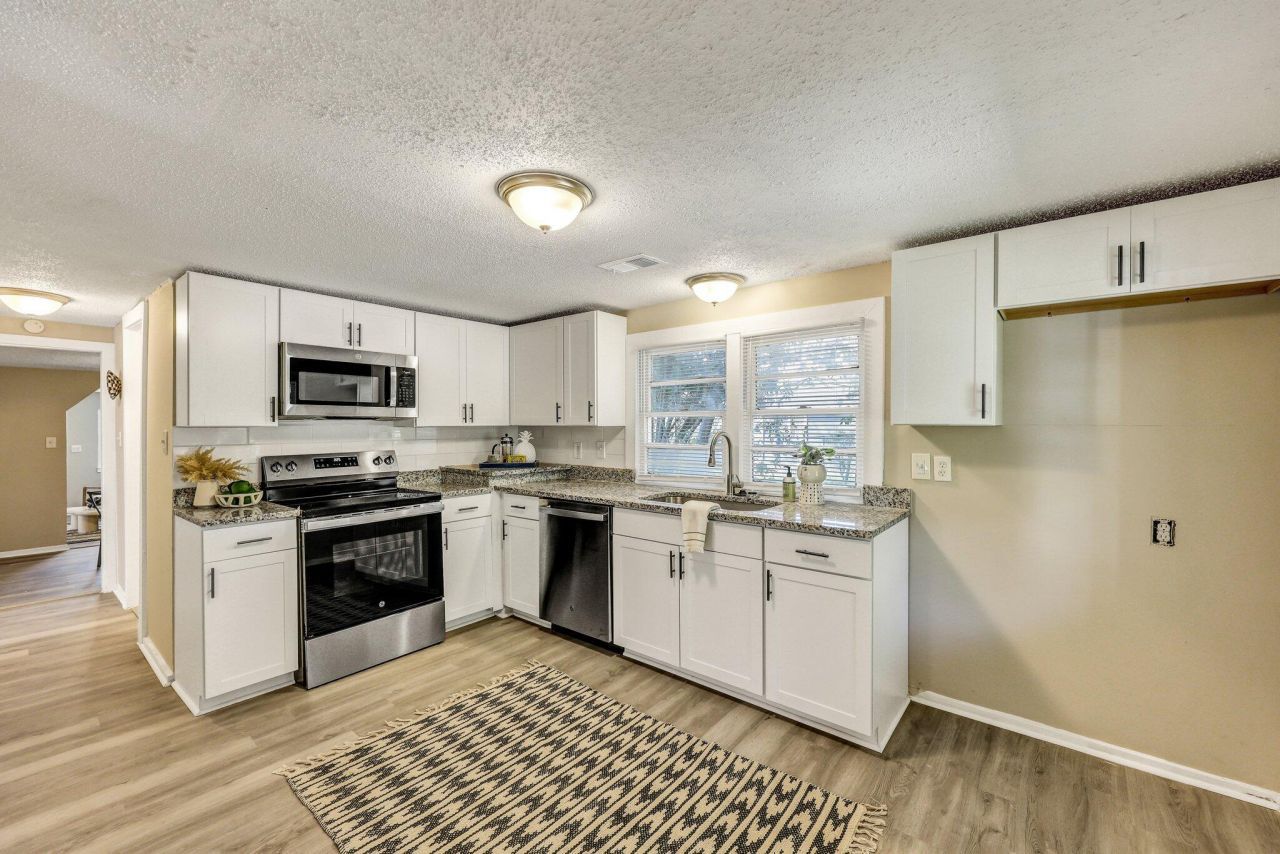 2016 Echo Avenue Photo 11