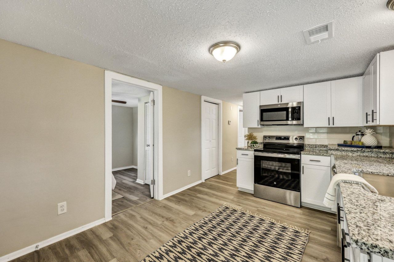 2016 Echo Avenue Photo 12