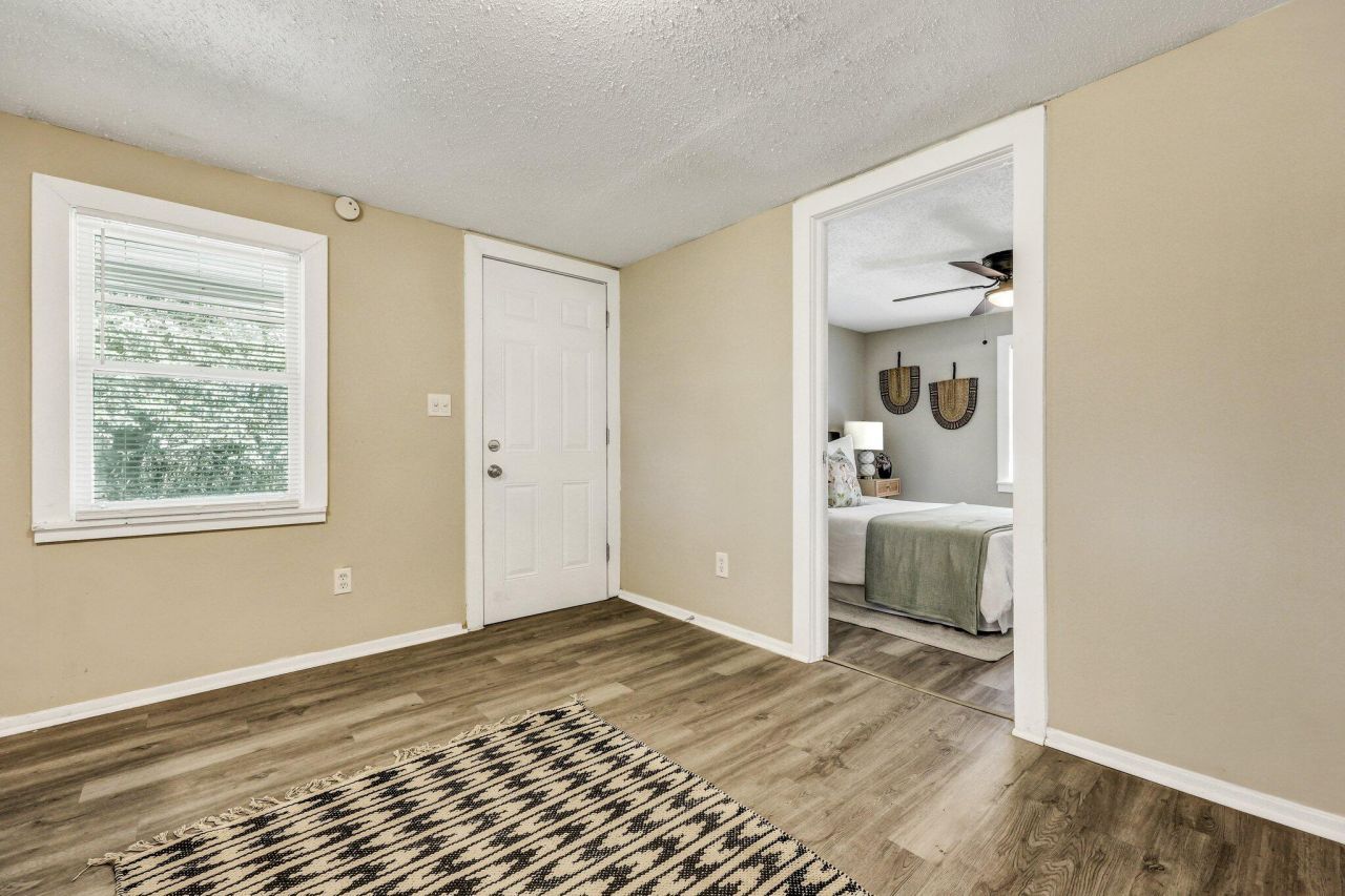 2016 Echo Avenue Photo 13