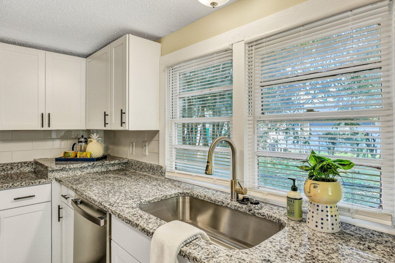 2016 Echo Avenue Photo 14