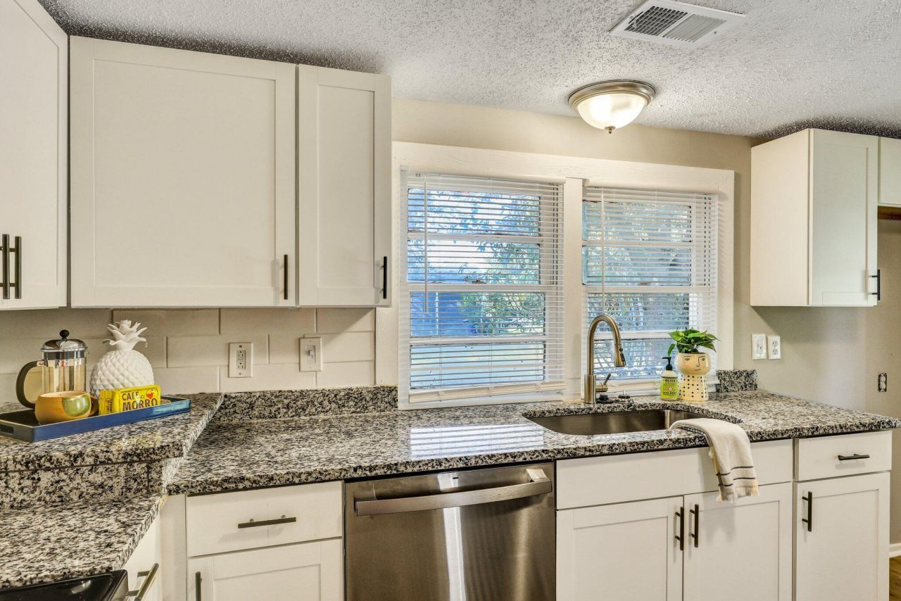 2016 Echo Avenue Photo 15