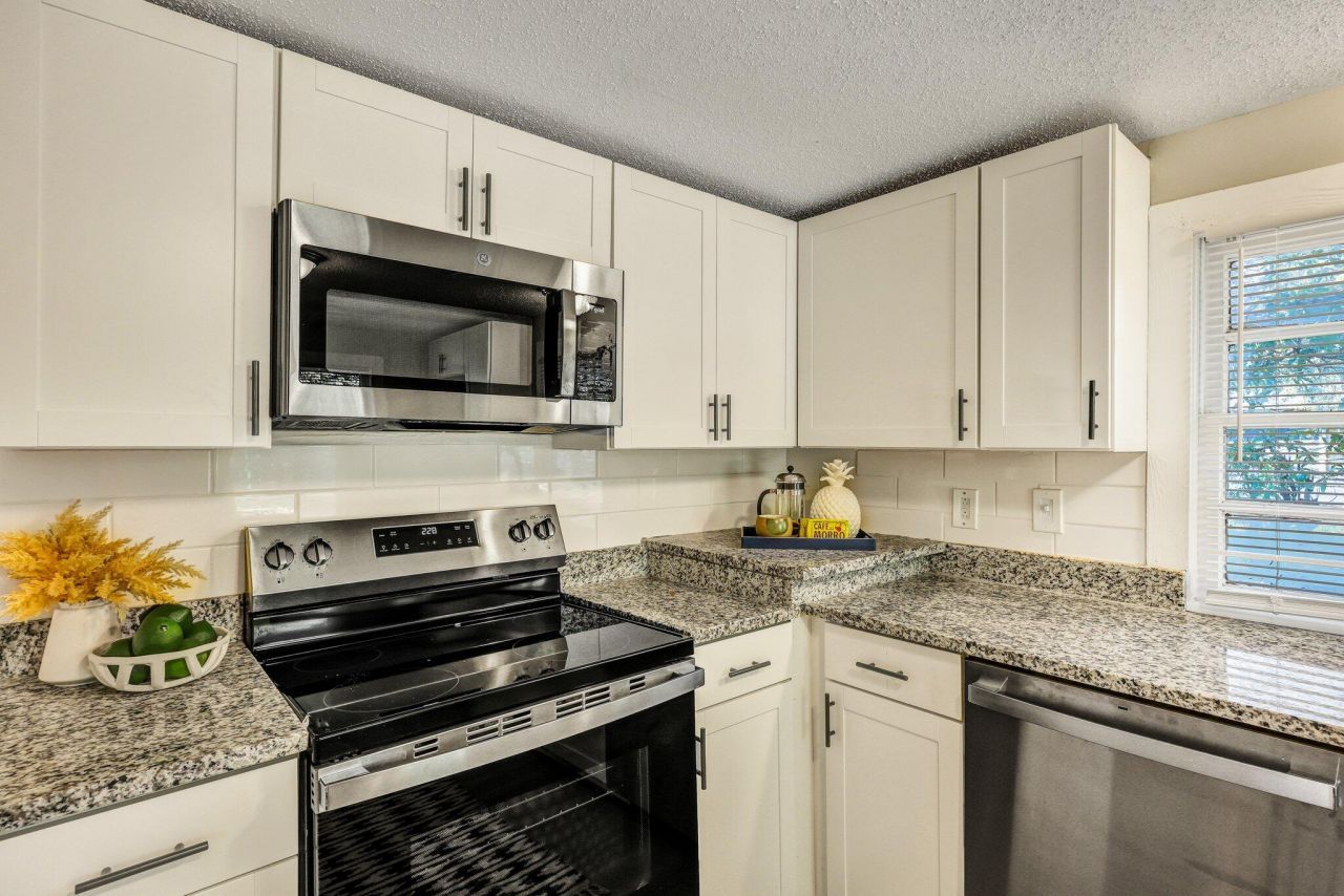 2016 Echo Avenue Photo 16