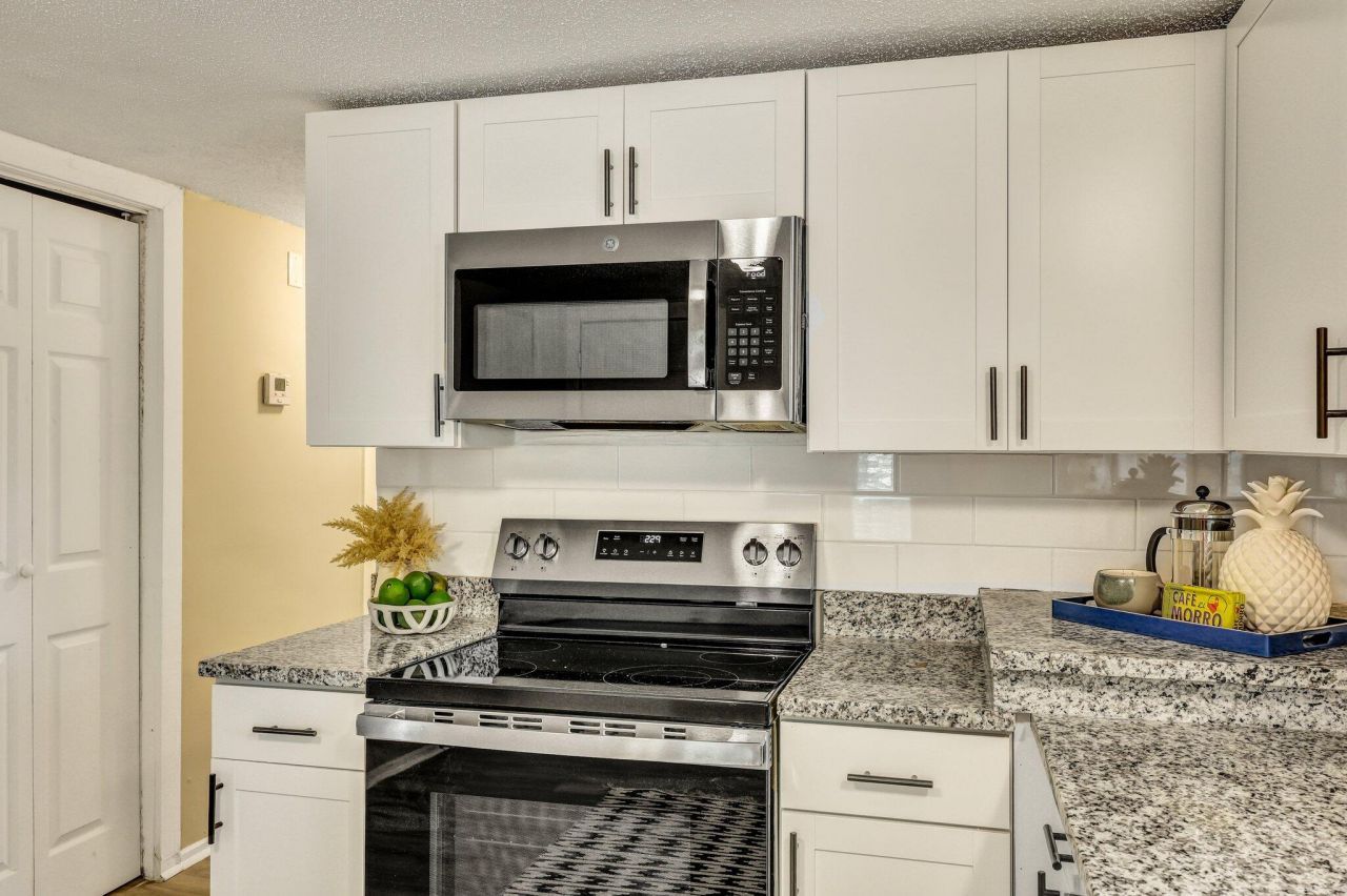 2016 Echo Avenue Photo 17