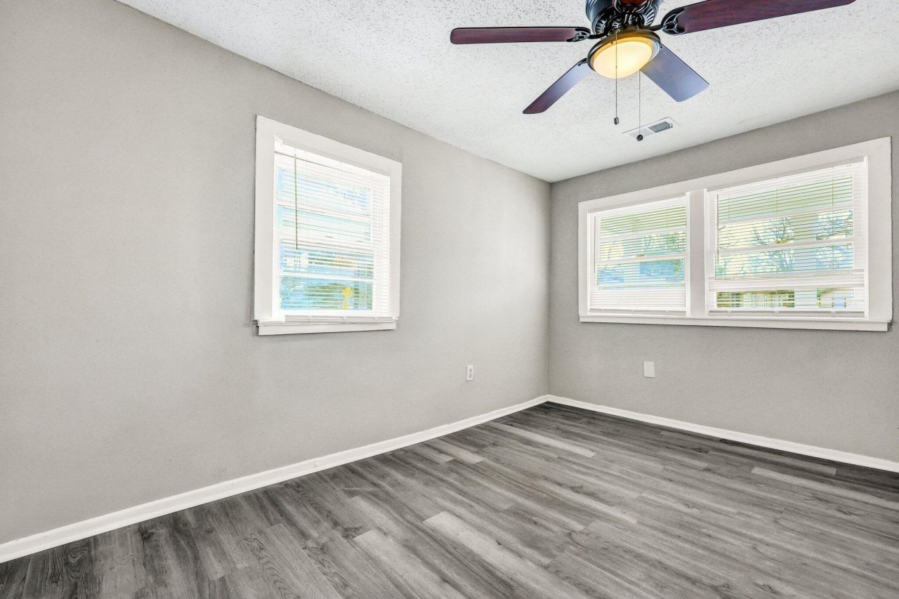 2016 Echo Avenue Photo 24