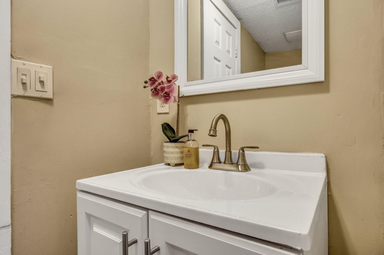 2016 Echo Avenue Photo 25